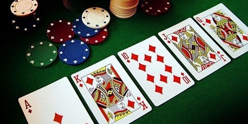 Giới thiệu luật chơi Baccarat cho người chơi.